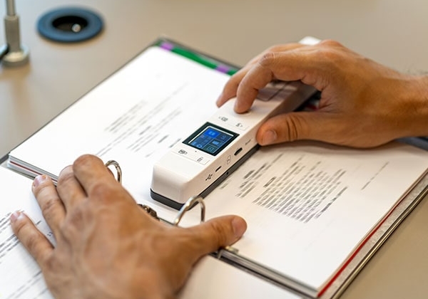 IRIScan Book 7 - scanner portable et règle scanner pour une numérisation sans PC